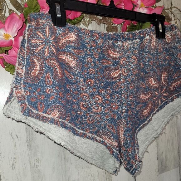 NWT Chaser Dolphin Short Bandana Print - Picture 3 of 5